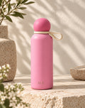 Färg Collection 500 ml vacuum bottle in Knopp – a playful pink, with round cap and H·E carry loop